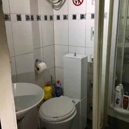 Esther Isimeriahomz Apartment